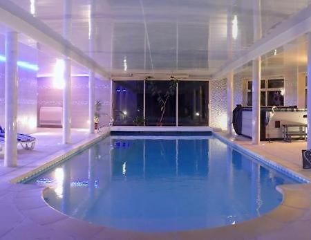 Au Charme Du Lac Piscine & Spa 2 Forges-les-Eaux Exterior foto